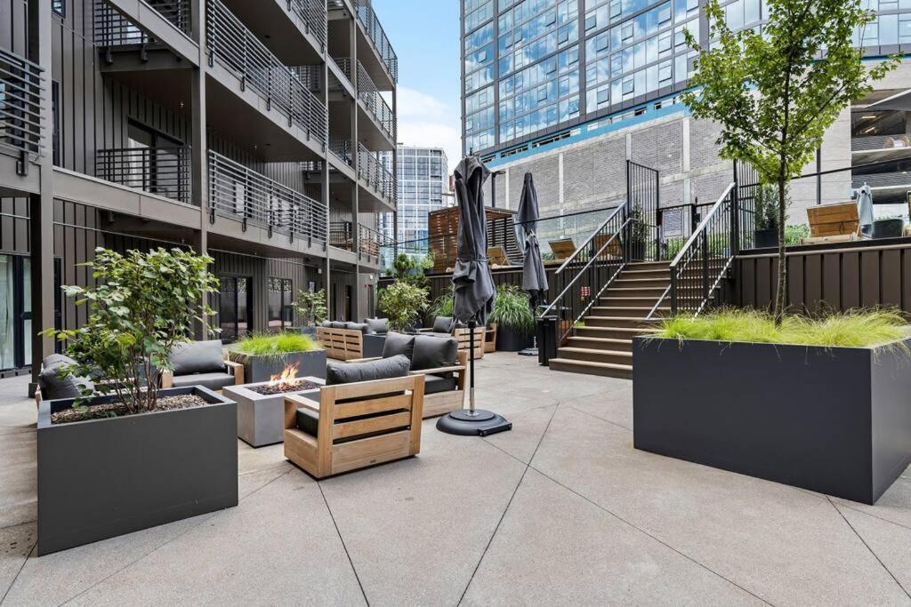 Skyline View, Pool, Gym, Balcony'S, Walk To Bway! Apartment Нашвил Екстериор снимка
