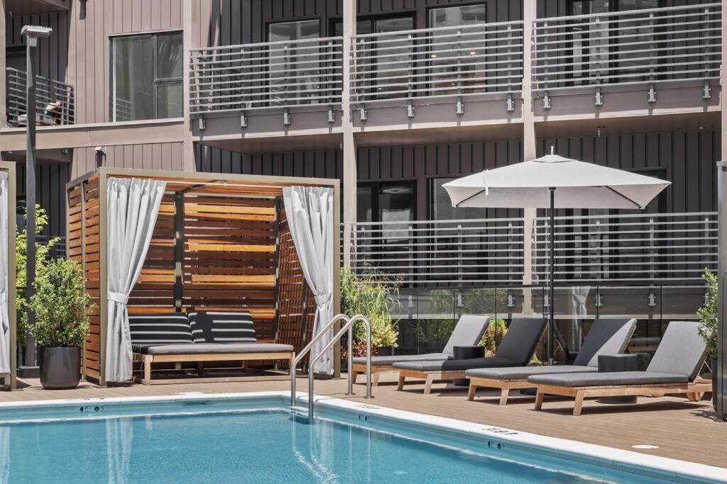 Skyline View, Pool, Gym, Balcony'S, Walk To Bway! Apartment Нашвил Екстериор снимка