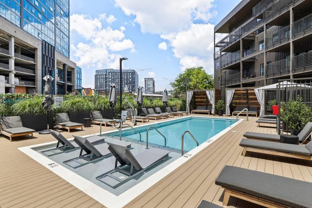 Skyline View, Pool, Gym, Balcony'S, Walk To Bway! Apartment Нашвил Екстериор снимка