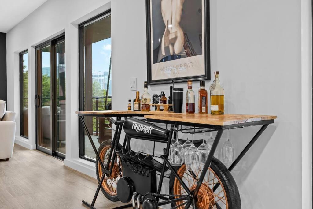 Skyline View, Pool, Gym, Balcony'S, Walk To Bway! Apartment Нашвил Екстериор снимка
