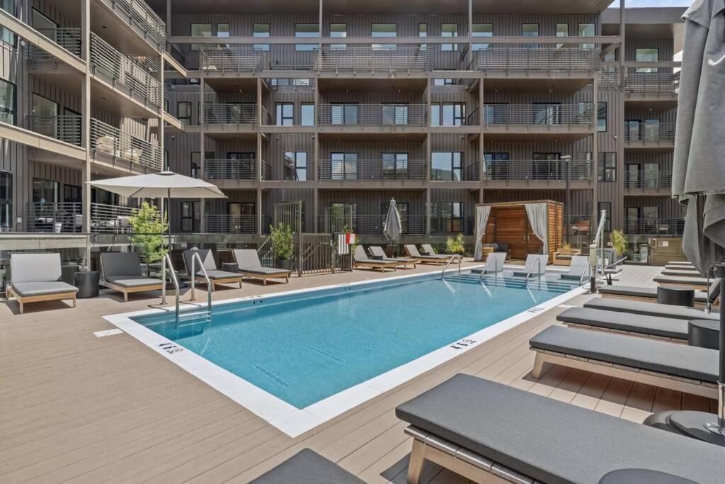 Skyline View, Pool, Gym, Balcony'S, Walk To Bway! Apartment Нашвил Екстериор снимка