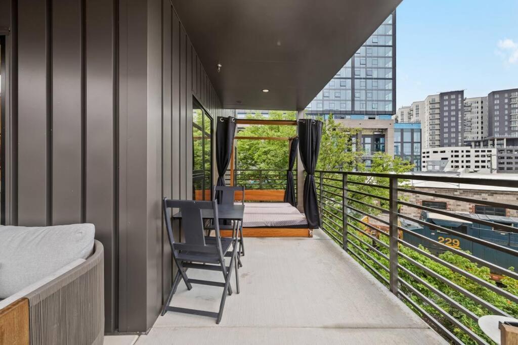 Skyline View, Pool, Gym, Balcony'S, Walk To Bway! Apartment Нашвил Екстериор снимка