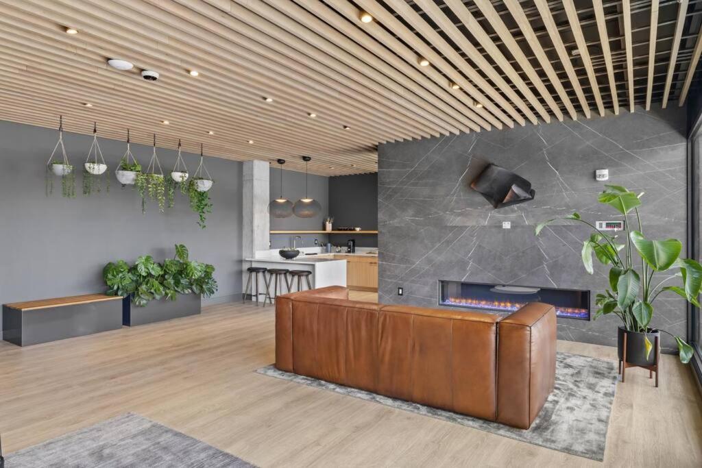 Skyline View, Pool, Gym, Balcony'S, Walk To Bway! Apartment Нашвил Екстериор снимка